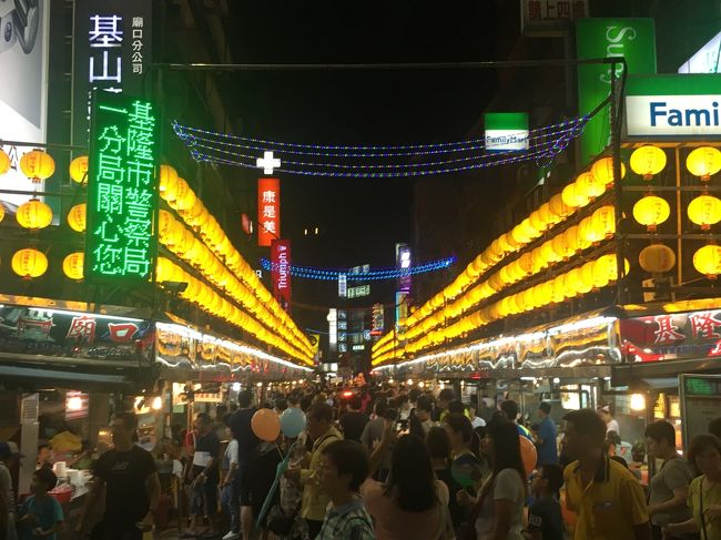 8月の初旬、仕事も程よく忙しくて、夏休みの予定を決められないでいました。<br />夏休みが確定して、夏休みどこへ行こうか？と考えてたのが出発の2週間前の事…<br />どこへ行くのも航空券が高い(^_^;)<br />当たり前ですよね…そんな遅くにチケット探しては…<br /><br />そんな中、諦めムードで寝夏休みも覚悟していた矢先、チャイナエアラインが自分が行きたい日程で激安価格で台湾行きのチケットを出しており、しかも残席1になってたので迷わず即買いしました。<br />普段は週末旅メインだった台湾に、今回は夏休みをフルに使って旅をする事にしました。<br /><br />航空券も台北INの高雄OUTでオープンジョー発券して、台湾縦断の旅を計画！食が美味しいと言われている台南をメインに計画を立てました♪<br /><br />今回の旅では、熱帯低気圧の影響で台湾南部では大雨で被害が出てる時に、旅行がかち合ってしまい、後半は思うような旅が出来ませんでした…<br />仕方ない… これも旅の一コマです(^_^;)<br />さぁ～  今回はどんな旅になるのでしょうか…<br /><br />【フライトスケジュール】<br />8/24 CI107 NRT9:25 → TPE12:10<br />8/29 CI102 KHH6:50 → NRT11:20<br />チャイナエアライン 40,270円手数料込み<br /><br />【宿泊】<br />8/24 台北  新仕ホテル 1泊 4,909円<br />8/26 台南 ザ ビンテージメゾン台南 2泊12,644円<br />8/28 高雄 あひる家ゲストハウス 1泊1,820円<br /><br />【旅程】<br />8/24  台北 &amp; 基隆<br />8/25  台北  夜発の夜行バスで台南へ<br />8/26  台南 <br />8/27  台南<br />8/28  台南  午後 高雄へ<br />8/29  高雄から出発 帰国<br /><br />それでは本編スタートです♪<br /><br />台北編<br />https://4travel.jp/travelogue/11395460<br /><br />台南編<br />https://4travel.jp/travelogue/11398920<br /><br />台南&amp;高雄編<br />https://4travel.jp/travelogue/11409971