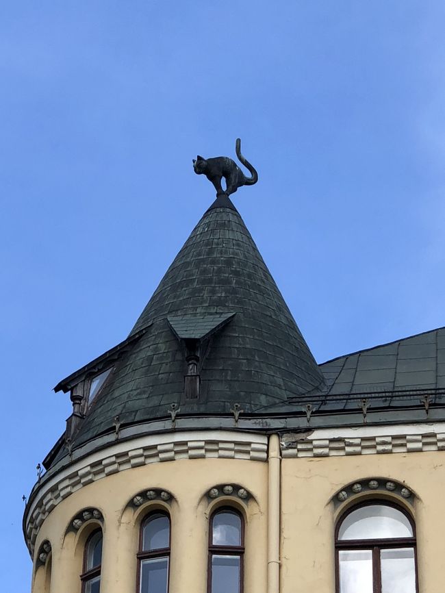 ポーランドって、ちょっと暗いイメージを勝手に持ってました。<br />テレビの旅番組でポーランドのヴロツワフの小人の事を知り、急に興味を持ちました。<br />夏の旅行先を決めるにあたり、まだ行ったことが無い、夏でも涼しそうだ、大好きな旧市街がある、直行便がある、<br />などが決め手となりポーランドに決定しました。<br />バルト3国の内ラトビアとリトアニアにも(エストニアは行った事がある)足を延ばす事にしました。<br />立ち寄った街は全て想像以上に素敵な街で大満足でしたが、ヨーロッパでも異常気象なのか、涼しいはずがかなり毎日暑かったです。<br />そして、まさかのロストバゲージ!もうポーランド航空は絶対利用しない。<br />全行程 2018年 13泊15日<br />8月3日(金)品川に前泊<br />8月4日(土)成田10:15発~ワルシャワ14:25 着 15:20発~リガ17:50着 リガ泊<br />8月5日(日)リガ リガ泊<br />8月6日(月)リガ~シャウレイ~ビリニュス ビリニュス泊<br />8月7日(火)ビリニュス~カウナス ビリニュス泊<br />8月8日(水)ビリニュス~トラカイ ビリニュス泊<br />8月9日(木)ビリニュス13:40発~ワルシャワ13:45着 14;50発~クラクフ15:45着 クラクフ泊<br />8月10日(金)クラクフ クラクフ泊<br />8月11日(土)クラクフ~ブロツワフ ブロツワフ泊<br />8月12日(日)ブロツワフ ブロツワフ泊<br />8月13日(月)ブロツワフ12;00発~ワルシャワ12:30着 13;45発~グダンスク14:35着 グダンスク泊<br />8月14日(火)グダンスク グダンスク泊<br />8月15日(水)グダンスク~ワルシャワ ワルシャワ泊<br />8月16日(木)ワルシャワ ワルシャワ泊<br />8月17日(金)ワルシャワ15;10発~<br />8月18日(土)成田8:40着