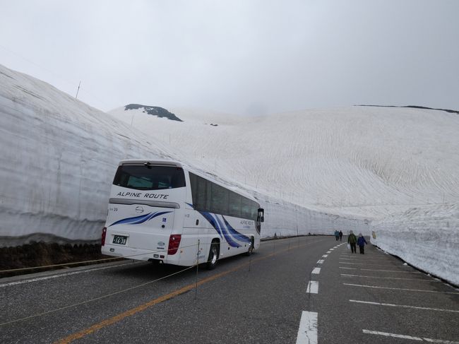 125ccのバイクで一人旅<br />7日目<br /><br />今日は立山黒部アルペンルート<br /><br />行き当たりばったりの旅。<br />立山黒部アルペンルートは通り抜けだと高いし、バイクも困る。。<br />どのルートで行けばいいのかわからず、あきらめていたが、<br />立山から室堂の往復なら行けそうだということがわかり、行くことに。<br /><br />