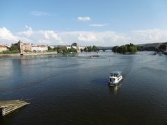プラハ観光：モルダウ川に架かるカレル橋に立って悠久のプラハを感じてみよう！