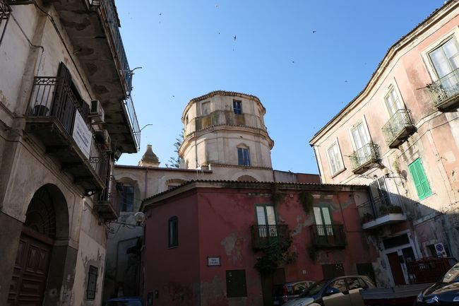 美しき南イタリア旅行♪　Vol.148(第6日）☆Crotone：「クロトーネ旧市街」見え隠れする教会♪