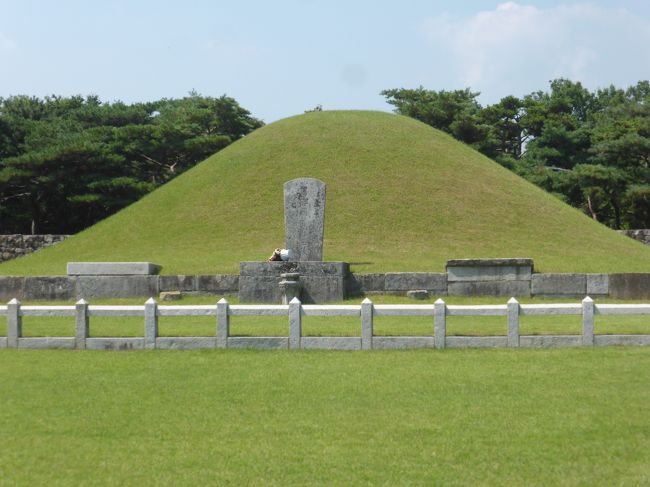 連休+幼稚園の休園日を利用し、園を休まず4日間の韓国旅行へ。<br />中国はその後すぐ行くので、今回は韓国にしました。<br />6年ぶり3度目の釜山です!<br />当初の予定では釜山+慶州の良洞民俗村の予定でしたが、アクセスがちょっと面倒で忙しい日程になりそうだったので、近場の金海観光に変更しました。<br /><br />******************************************************<br />釜山3日目は釜山のベッドタウン金海(キメ)へ。<br /><br />金海といえば空港ですが、伽耶という国の遺構がたくさんある、歴史深い町です。伽耶テーマパークに行くか博物館に行くか天気次第で当日決めようと思っていたのですが、暑さがきつくて博物館を選びました。