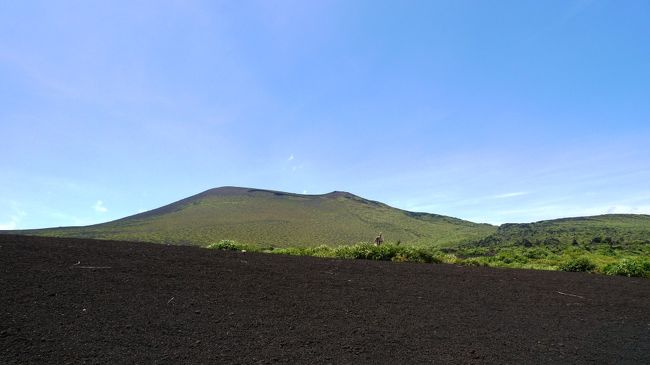 気分転換にどこか行きたいけど<br />高くなくて、それでいてみたことないような面白いものを見れる所？<br />飛行機を使った旅は高いから今回はパス<br />新幹線も高い<br />バスは疲れる<br /><br />ということで思いついたのが伊豆大島<br />いつか行きたいと思っていたので良い機会でしょう！<br /><br />１日目）浜松町竹芝桟橋から出航<br />２日目）岡田港　→　元町の宿に荷物預けて　→　三原山登山　～　裏砂漠抜けて大島大砂漠バス停　→　波浮港　→　宿<br />３日目）大島公園　→　元町港　→　竹芝桟橋　