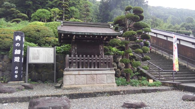 二泊三日、山形の旅。<br />１日目　山寺立石寺、蔵王お釜、蔵王温泉泊<br />２日目　月山　弥陀ヶ原、奥井坊で精進料理、羽黒山、あつみ温泉泊<br />３日目　湯殿山大日坊で即身仏、湯殿山神社<br />