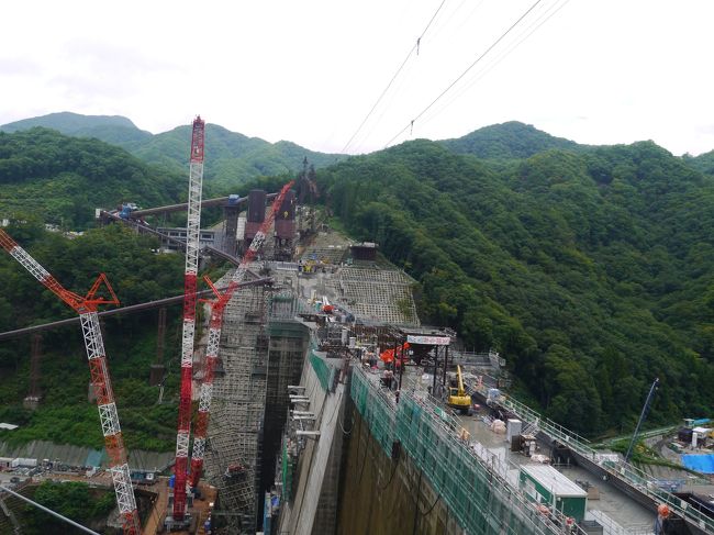 9月になって 宿泊コストも下がり 伊香保温泉に宿泊し、八ッ場ダムの工事現場を見て 草津温泉に宿泊してきました。二人合算年齢136歳老齢夫婦の 普通の近郊ドライブ旅行記。<br />写真は八ッ場ダムの工事現場