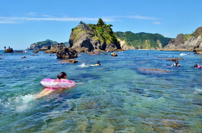 8月も中盤に差し掛かった某日、ワイフ様が「夏だから海で泳ぎたい」とご要望。<br />しかしもう夫婦で休みが重なる連休がなく、行くとしたら9月に持ち越し。<br />お盆を過ぎ、9月にた頃でも海に入れる場所を探した結果、そこそこ近場では南伊豆がヒットし、旅先が決まった次第。<br />宿をどうしようか迷いかけましたが、ちょうど人気だった「壺中の天 宿〇文」の最後の一室が取れたので満場一致で手配完了！<br /><br />『まだ夏を満喫できていない！』<br />とお考えの淑女皆様<br /><br />『どこか連れて行け！』<br />と言われている諸兄皆様<br /><br />是非、南伊豆をご検討遊ばせください。