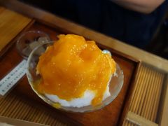 ここのかき氷が食べたいばかりに，京都に一泊しました。それほどの名品です。