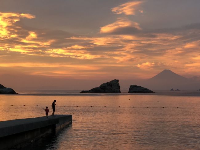 海水浴の後は富士山と夕日を眺めながら癒されました。
