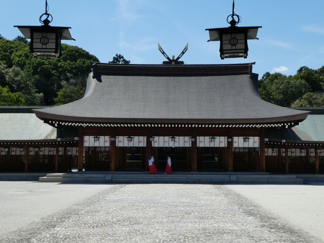 京都からちょっと足を延ばして、近鉄特急を楽しみながら、ちょこっと半日橿原へ出かけました。<br />橿原神宮に参拝した後は、考古学研究所付属博物館で文化、歴史を学び、神武天皇陵と綏靖天皇陵を訪ねて、帰りは近鉄伊勢志摩ライナーと観光特急しまかぜにのって、優雅な電車旅を楽しみました。<br />