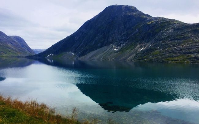 2018年夏の家族旅行。<br />リフレッシュ休暇で獲得した3週間をほぼ全て旅行に費やしました。<br />旅は3章建てで、<br /><br />第1章:イギリス<br />第2章:北欧フィヨルドクルーズ<br />第3章:南仏<br />となってます。<br /><br />クルーズの日程は下記の通り。<br /><br />1日目:デンマークの首都 コペンハーゲンから乗船<br />2日目:終日航海<br />★3日目:ノルウェー ヘルシルト&ガイランゲル フィヨルド<br />4日目:ノルウェー ベルゲン<br />5日目:ノルウェー クリスチャンサン<br />6日目:デンマーク オーフス<br />7日目:ドイツ ヴァルネミュンデ<br />8日目:コペンハーゲンで下船<br /><br />(1)、(2)と、写真やエピソードがちょっとかぶるかもしれませんが、お許しを・・・。<br /><br />