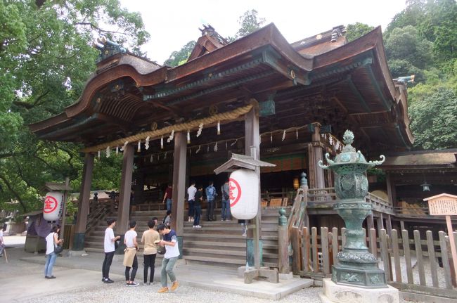 去年秋に小豆島に行った時に、夜行フェリーが神戸発高松経由小豆島行きだったので、０泊２日香川の旅できるなと新しい旅の構想ができ、実行に移しました。青春18切符消化、コトデン乗り潰し、讃岐うどん食べ歩き、大学時代に行って以来の二度目の金刀比羅宮と栗林公園を訪問しました。<br />