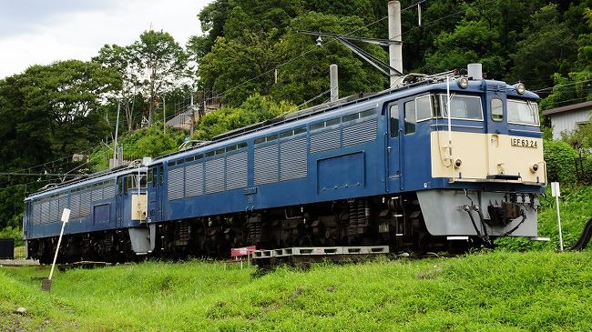 しなの鉄道の観光列車「ろくもん」がオンラインで空きが出ているのがわかるので、今回の夏休みは長野へ行くことにした。<br />軽井沢に入るには、新幹線でひとっ走りだが、普通列車のグリーン車を使って横川から軽井沢へ。<br />さらに週末だけ走る長野電鉄の「ワインバレー列車」、日本一標高の高い高原を走るJRの観光列車「HIGHRAIL1375」に乗り継ぐ三日間の旅。<br />なんと、長野まで新幹線に乗らずして往復するという旅になりました。<br /><br />表紙写真は、碓氷峠鉄道文化村の「EF63」。実際に走っているのではないかと錯覚を覚える。