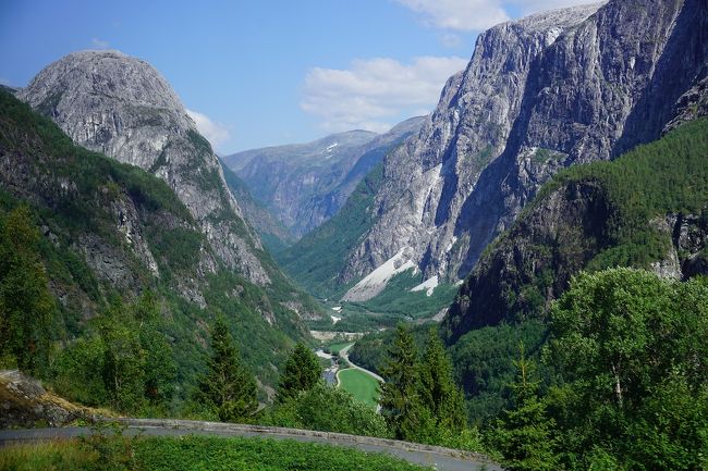 今年のメインの夏旅は、ノルウェーです。<br />昔、社会で習った、フィヨルドを見に行きました。<br />画像は、スタルハイム界隈からです。<br /><br />1日目…ちょい旅～2018 フィンランド・ヘルシンキ編～その1→ノルウェー旅行記～2018 オスロ編～その1→その2→その3<br />2日目…ノルウェー旅行記～2018 オスロ編～その4→その5→その6→その7<br />3日目…ノルウェー旅行記～2018～オスロ編～その7→ノルウェー旅行記～2018 ミュールダール編～“ベルゲン鉄道”～→ノルウェー旅行記～2018 フロム編～“フロム鉄道”～→ノルウェー旅行記～2018 グドヴァンゲン編～”ソグネフィヨルド”→ベルゲン市内(泊)<br />4日目…ベルゲン市内→ローゼンダル→オッダ(泊)<br />5日目…オッダ→トロルトゥンガ→オッダ(泊)<br />6日目…オッダ→ハダンゲルフィヨルド→ベルゲン市内(泊)<br />7日目…ベルゲン市内→ベルゲン国際空港→ヘルシンキ・ヴァンター国際空港<br />8日目…→関西国際空港<br />