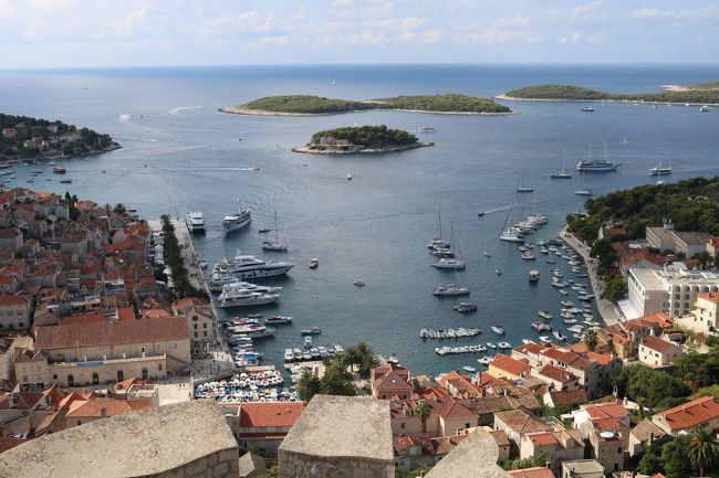 　クロアチアを中心とする旅の（３）は、スプリットとフヴァール島です。