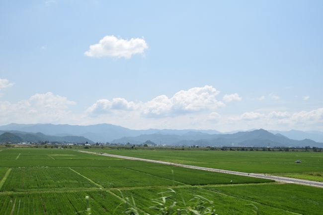 あと二日でこの旅も終わりなんですが<br />どうも疲労が溜まっていた様で、この日は朝からだるく、<br />体中の血が少ない感じ。<br />本当、毎日遊んでいるだけなのに「疲れた」とか申し訳ない。<br /><br />いとこに「ゴメン」して助手席で一日ぼんやり過ごしたんですが<br />いつもと違って複数人での旅だと、自分がリタイアしても<br />運転してくれる人がいて、旅はどんどん進んで行って<br />不思議な感覚でした。<br /><br /><br /><br />旅全体……7月19日~24日 この旅行記……7月23日 5日め