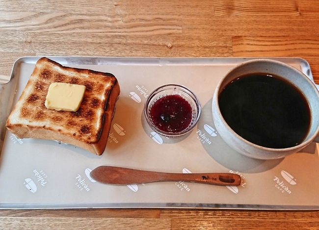 普段はお米派なんだけど...たまーに無性にパンが食べたくなるんデス(*´ω`*)<br />ずっと気になっていたパンのペリカン<br />昭和17年から続いているそうですΣ(・ω・;<br /><br />予約しないと売り切れるって口コミがたくさんあったけれど早めにいけば何とかなるかしら|ω・)<br />ということで頑張って早起き(笑<br /><br />パンのペリカンのある田原町からてくてく歩いて浅草神社までお散歩してきました(*´∀`*)<br /><br />--------------スケジュール-------------------<br /><br />10:10 田原町駅<br />10:16 パンのペリカン<br />10:20-10:40 ペリカンカフェ<br />11:03-11:35 フルーツパーラーゴトー<br />11:40-11:55 浅草寺&浅草神社<br /><br />---------------------------------------------<br />