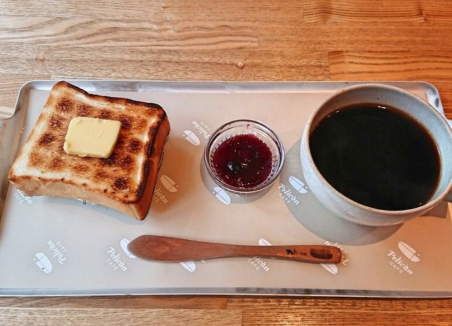 普段はお米派なんだけど...たまーに無性にパンが食べたくなるんデス(*´ω`*)<br />ずっと気になっていたパンのペリカン<br />昭和17年から続いているそうですΣ(･ω･;<br /><br />予約しないと売り切れるって口コミがたくさんあったけれど早めにいけば何とかなるかしら|ω･)<br />ということで頑張って早起き(笑<br /><br />パンのペリカンのある田原町からてくてく歩いて浅草神社までお散歩してきました(*´∀｀*)<br /><br />--------------スケジュール-------------------<br /><br />10：10　田原町駅<br />10：16　パンのペリカン<br />10：20-10：40　ペリカンカフェ<br />11：03-11：35　フルーツパーラーゴトー<br />11：40-11：55　浅草寺＆浅草神社<br /><br />---------------------------------------------<br />