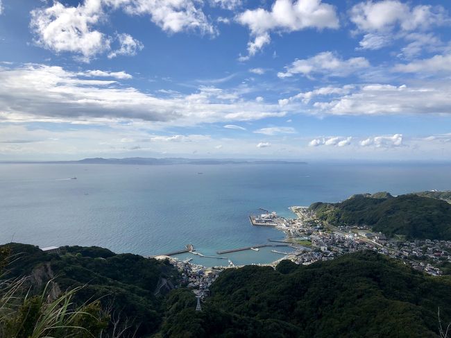 この夏は暑すぎてあまりお出かけしなかった。<br />このまま夏が終わるのかーと思ったらあまりにも寂しいのでギリギリにフリマサイトで青春18きっぷ残り2回分を送料込み4000円でゲットして天気予報で晴れだった千葉方面へ決めて暑いけどプチハイキングに行きました。