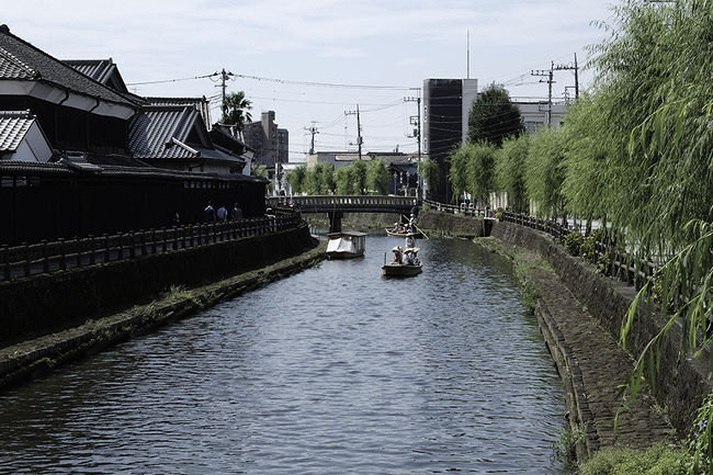 栃木県といえば日光や那須が観光地として有名ですが<br />今回は蔵の街・栃木市と足利学校で有名な足利市を<br />日帰りで歩きました。