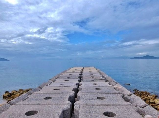 戦争遺産のある江田島へ行ってきました<br />宿泊はビーチが真ん前の サンビーチおきみ です<br /><br />江田島 in 広島 その１(広島港～江田島(三高港))&#8203;<br /> https://plaza.rakuten.co.jp/siempre/diary/201808230000/<br />&#8203;&#8203;江田島 in 広島 その2 (サンビーチおきみ)&#8203;&#8203;<br /> https://plaza.rakuten.co.jp/siempre/diary/201808280000/<br />&#8203;江田島 in 広島 その3 (海上自衛隊第1術科学校 (旧海軍兵学校))&#8203;<br /> https://plaza.rakuten.co.jp/siempre/diary/201809110000/<br />&#8203;江田島 in 広島 その4 (海上自衛隊第1術科学校 (旧海軍兵学校))&#8203;<br /> https://plaza.rakuten.co.jp/siempre/diary/201809120000/<br />&#8203;江田島 in 広島 その5 (お土産)&#8203;<br /> https://plaza.rakuten.co.jp/siempre/diary/201809140000/<br /><br />&#8203;★国内旅行 〓 ちょこっと国内旅行 〓&#8203;　<br /> https://plaza.rakuten.co.jp/siempre/diary/ctgylist/?ctgy=6<br /><br />ブログは『猫と買い物とDME』<br /> https://plaza.rakuten.co.jp/siempre/<br /><br />◎ よく読まれている記事一覧 ◎<br /> https://plaza.rakuten.co.jp/siempre/daclist/