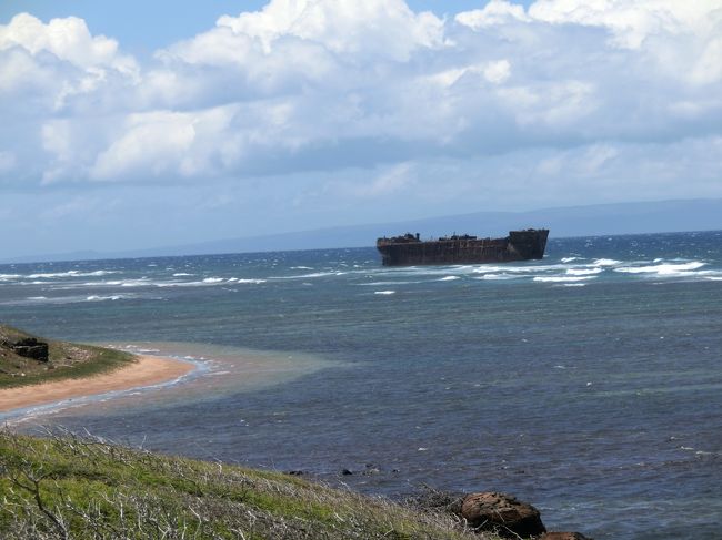 カフルイ島→マウイ島→ラナイ島→モロカイ島→オアフ島の５島巡り。ラナイ島は舗装してない道をジープで突き進み、大型船が座礁するシップレックビーチへ。