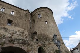 美しき南イタリア旅行♪　Vol.208(第7日）☆Oriolo：美しき村「オリオーロ」の古城の外観は美しい♪