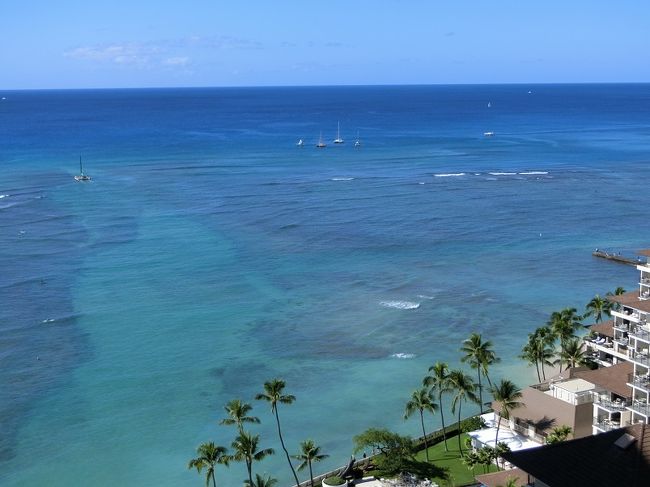 最近７年間で９回利用している、Waikiki　Parc　Hotel（ワイキキ・パーク・ホテル）がリニューアル工事のため、１０/１（月）のチェック・アウトを最後に、約１年間休業します。<br />ホテルのクローズまでに、これまでお世話になったホテルのフロント＆レストラン・スタッフと再会したいために、９/１１～９/２６（１４泊１６日）のハワイ旅行を計画していました。<br /><br />ところが、台風２１号が大阪を直撃したため、関西国際空港は大きなダメージを受けました。そのような背景のため、出発日の直前にハワイ旅行中止が決定しました。<br />天災が原因とはわかっていても非常に残念な出来事でした。出発日（９/１１）が近づくにつれ、日に日に虚しさ、寂しさが込み上げてきました。<br />単なるハワイ旅行であれば、後日、空港が再開してから行けば問題はありませんが、今回のハワイ旅行は特別な意味を持つハワイ旅行と考えていました。<br /><br />約１年後、リニューアル・オープンした後も、今までのスタッフと再会できる保証はありません。そのため、クローズ前に直接会って、今後の身の振り方を直接確認したかったのです。<br />今年１月に撮影したフロント＆レストラン・スタッフの写真を直接渡すつもりでしたが、不可能となったため、一通の手紙を添えて、エアーメイルで送りました。<br /><br />そのような「虚しさ」「寂しさ」を込めた、「旅行記」でない「旅行記」ですが、一見していただければ、有難く思います。<br />