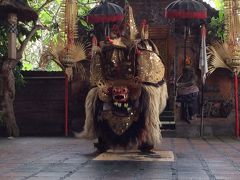 ウブド他でバリダンスを見る　ケチャダンス＆バロンダンス＆レゴンダンス 　おススメ！！