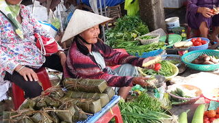 【ホイアン】朝の市場はベトナム観光で最もエキサイティングな場所