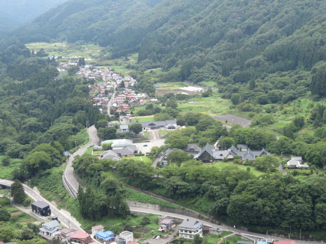 山形県の出羽三山・酒田・鶴岡での観光を終えて山形自動車道を利用して山形市の観光地「山寺」に、宝珠山立石寺を参拝・散策しました。<br /><br />宝珠山立石寺は天台宗の寺院で創建は貞観２年（８６０年）で慈覚大師円仁によって建てられました、俳人松尾芭蕉が奥の細道の旅で訪れたことでも知られています、仙山線山寺駅から近いので行き易い場所にあるので何回か行っていますが今回は車で行きました。<br /><br />立石寺参拝・散策の後はお昼になったので商店街にある美登屋でそばを食べて山寺を出ました。