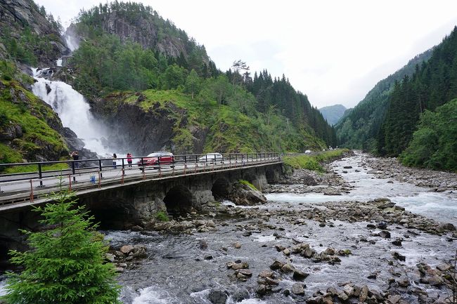 今年のメインの夏旅は、ノルウェーです。<br />昔、社会で習った、フィヨルドを見に行きました。<br />画像は、ラテ滝です。<br /><br />1日目…ちょい旅～2018 フィンランド・ヘルシンキ編～その1→ノルウェー旅行記～2018 オスロ編～その1→その2→その3<br />2日目…ノルウェー旅行記～2018 オスロ編～その4→その5→その6→その7<br />3日目…ノルウェー旅行記～2018～オスロ編～その7→ノルウェー旅行記～2018 ミュールダール編～“ベルゲン鉄道”～→ノルウェー旅行記～2018 フロム編～“フロム鉄道”～→ノルウェー旅行記～2018 グドヴァンゲン編～”ソグネフィヨルド”→ノルウェー旅行記～2018 ボス編～その1→ノルウェー旅行記～2018 ベルゲン編～その1→その2<br />4日目…ノルウェー旅行記～2018 ベルゲン編～その3→ノルウェー旅行記～2018 ローゼンダール編～その1→その2→オッダ(泊)<br />5日目…オッダ→トロルトゥンガ→オッダ(泊)<br />6日目…オッダ→ハダンゲルフィヨルド→ベルゲン市内(泊)<br />7日目…ベルゲン市内→ベルゲン国際空港→ヘルシンキ・ヴァンター国際空港<br />8日目…→関西国際空港<br />