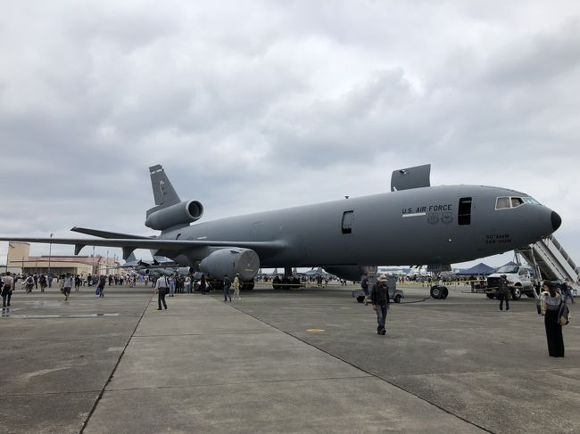 今年も秋の恒例行事、横田基地友好祭に<br />お邪魔しました。<br /><br />昨年に続き何故か今年も天候に恵まれない<br />日程でしたが日々任務に励む米軍&自衛隊<br />の方々を思えばなんてことありません!<br />今年は福生近辺に宿を取り2daysの参戦。<br />一番近いアメリカ!を楽しんできました。<br /><br />※例によって旅行記内の感想は全て私の<br />個人的な信条によるものです。