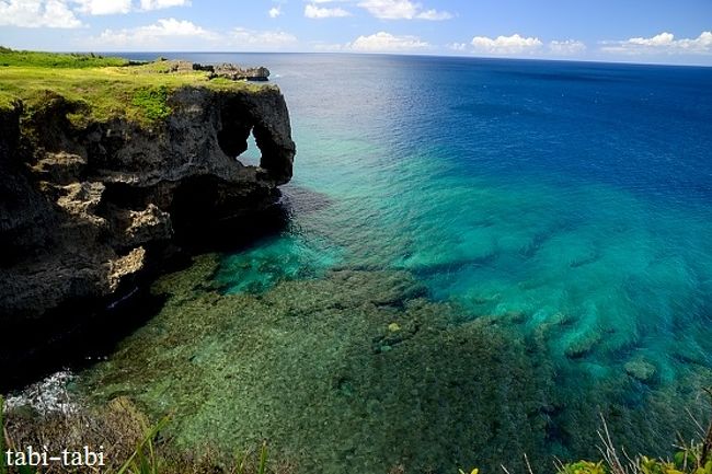 9月の沖縄・・・<br />台風の合間を探し、10日間予報と にらめっこ しながら<br />5泊6日の ダイビング＆観光の旅です。<br /><br />前編は、慶良間諸島での ダイビング。<br />後編は、レンタカーを借りて 観光です。<br /><br />安室ちゃんの 引退コンサートの渋滞に 巻き込まれないように<br />コースどりをしました。。。<br /><br />とりあえず、美ら海水族館をカーナビに入力したが、<br />道路案内表示板に、残波岬の文字が見えた。。。<br /><br />曲がりましょう！！！