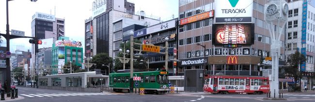 北海道秋の周遊ドライブブ旅は、台風２１号と、札幌で大地震に遭遇して、サプライズの連荘になりました。台風２１号は「新日本海フエリー」の航海中に日本海で追いかけっこになりました。積丹半島から札幌に来てホテルに宿泊。札幌で大地震に遭遇してホテルに缶詰め。そして大停電で動きが取れない。<br />だが、地震災害に遭われた方々のご不幸を思いますと、なんとお見舞い申し上げてよいやら言葉も出ません。<br /><br />さて、大停電は今日も続きます。表紙の写真は「すすきの交差点」です。<br />一部の停電が復旧したので市電が走り始めました。交差点の信号は未だですので市公営バスは未だです。今日は良いＮＥＷＳも有ります。写真でご説明します。