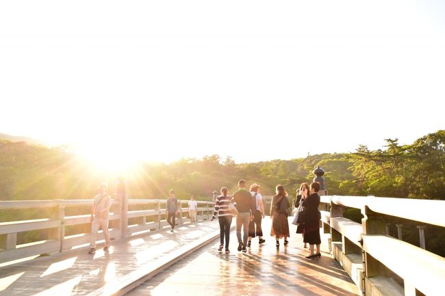 2018.9.22~9.23伊勢・鳥羽の一人旅を敢行しました。<br />お天気にも出会いにも恵まれ過去最高の一人旅となりました。<br />学生ということもあり、毎回コスパ重視の旅です！<br />伊勢鳥羽観光を予定されている方の参考になれば幸いです^^<br /><br />○今回かかったお金<br />現地交通費：かもめバス一日周遊券1000円、伊勢鳥羽みちくさきっぷ1day1000円<br />宿：ユメビトハウス一泊2500円（Booking.comで予約）<br />お土産：2000円くらい<br />食費：4000円くらい<br /><br />○スケジュール<br />1日目：鳥羽観光<br />石神さん→江戸川乱歩館→鳥羽一番街、鳥羽駅周辺散策<br /><br />2日目：伊勢観光<br />伊勢神宮（内宮）→猿田彦神社→外宮→二見興玉神社（夫婦岩）→おかげ横丁散策<br /><br /><br />○食べたもの<br />てこね寿司、松阪牛すき焼き、赤福、まる天の海老マヨ棒、赤福（2回目)、伊勢うどん、フローズン甘酒、松阪牛のにぎり<br /><br />