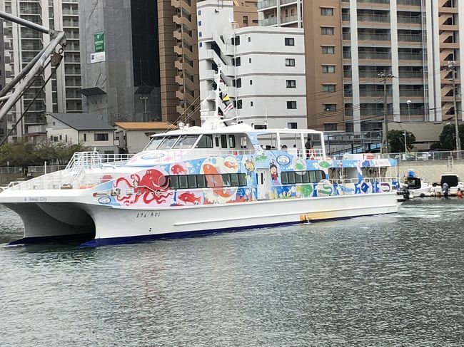 淡路島から対岸の明石まで 『まりんあわじ』に乗船する。