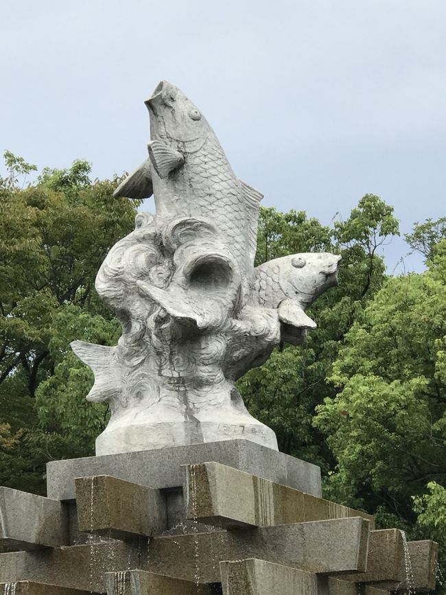 たまには国内の旅行記も書いてみる<br /><br />やべえ!また今年もサファイアで終わっちゃう・・・<br />ということで、急いで予約入れた<br />ダイヤは気力体力期間的にきついので、多分8万FOPのエメラルドで終わる予定<br /><br />秋修行第一弾は広島<br />もう北海道と沖縄飽きたのと、冬に食べれなかったアナゴとお好み焼き食べるために<br /><br />エメラルド到達祝いに屋久島のサンカラ(1泊10万)行くから楽しみ~<br /><br /><br />http://goronekone.blogspot.com/2018/09/jal.html