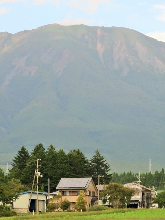 岩手山南麓を流れる葛根田川の上流部にあり、玄武洞から滝ノ上温泉まで約10ｋｍの渓谷。ブナの原生林をはじめ、多様な広葉樹が広がり、新緑や紅葉が特に美しい。渓谷の奥には、「鳥越の滝」があり、岩肌から深緑の滝壺に落ちる約30ｍの滝はみごと。紅葉の時期には、多くの人でにぎわいます。<br />【紅葉】例年10月上旬～中旬<br />https://iwatetabi.jp/spot/detail/03301/1647.html　より引用<br /><br />雫石の観光については・・<br />http://www.town.shizukuishi.iwate.jp/fanclub/<br /><br />厳美渓　については・・<br />http://www.ichitabi.jp/spot/data.php?no=8<br /><br />英語のmystery ミステリーは、ギリシア語の「ミューステリオン」を語源としており、神の隠された秘密、人智では計り知れないことを指している。 <br />（フリー百科事典『ウィキペディア（Wikipedia）』より引用）<br /><br />7つの秘境・絶景を巡るミステリーツアー　3日間・・。<br />阪急交通社創業70周年特別企画　で 49,900円 です。個人ではなかなか行きづらい秘境・絶景めぐりを満喫！とのことですが、期待しています。<br />　7つのツアーポイントなどをヒントに次の予測をしてみました。結果は旅行記で発表します。<br />　<br />東北新幹線・はやぶさ101号・一関駅・猊鼻渓・雫石プリンスホテル・宮古-浄土ヶ浜・海鮮丼・碁石海岸・南三陸-ホテル観洋・松島海岸・金華山神社・笹かまぼこ・仙台駅・東北新幹線<br /><br />トラピックス　 　おすすめポイント<br />◇--*-*-*-◇70周年だから7つのツアーポイント◇-*-*-*-◇<br />1、往復700km以上の優雅な列車の旅！！<br />2、大自然を満喫できる7つの秘境・絶景を巡ります！<br />3、お泊まりは2泊とも当社基準Aランクの温泉ホテルをご用意！<br />4、ご当地ならではの食を含めて2泊5食付(朝2回・昼1回・夕2回)<br />5、阪急チャーター船で海に浮かぶ孤島へご案内！<br />6、ご当地の名産●●をお１人様1個プレゼント！<br />7、添乗員同行！もちろんバスガイト同行！<br /><br />◇1泊目　日本温泉遺産を守る会認定の温泉ホテル<br />・露天風呂の近くには池があり鯉が泳ぐ姿も間近で見られます。<br />・●●郷土料理を含む40種のバイキング<br />◇2泊目　●●●●国立公園一の眺望を誇る海のリゾートホテル<br />・●●●湾を一望できる地下2,000mの深層天然温泉<br />・●●●海岸の海の幸を使った料理長おまかせの和食膳