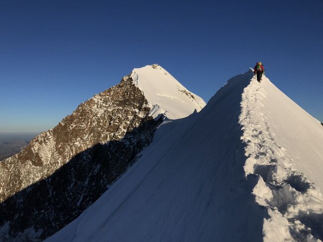 「リスカム」（Lyskamm，東峰：4527m，西峰：4479m）の縦走。<br />「リスカム」は，スイスとイタリア国境５kmにも及ぶ屋根から成る山で，2014年にアルプス登山を始め，”いつかは，ここを登ってみたい”と思っていた山の一つでした。