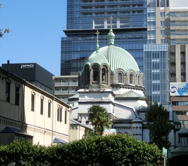 その２の続きです。<br />神保町の古書店街から明大通りに戻り、ニコライ堂から本郷通りを南下、神田小川町、神田淡路町、神田須田町、万世橋を巡りスタート地点の御茶ノ水駅へ。<br />この地域、青年時代の夏目漱石が学びあるいは足跡を残した所で、漱石フアンの私としては逃せない一帯なのです。<br /><br />写真はニコライ堂の薄緑色のドーム。