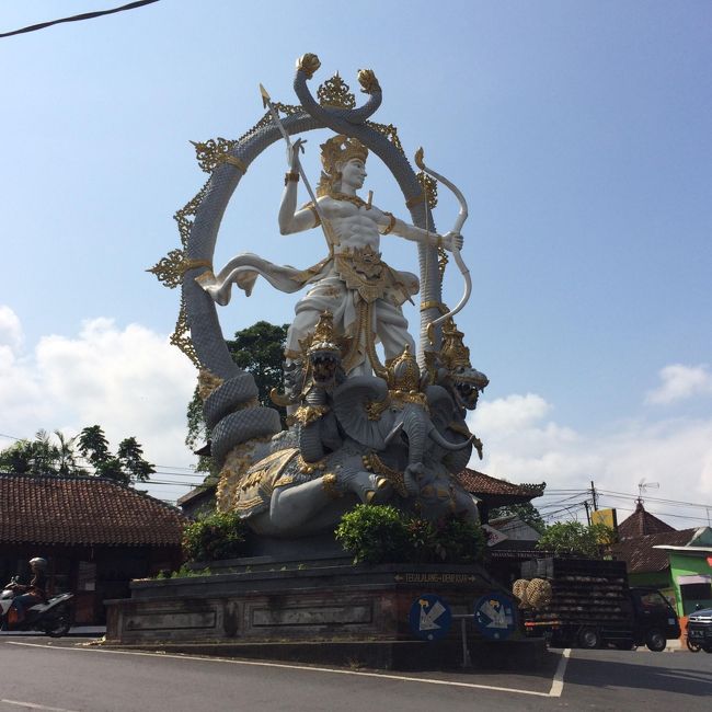 一昨年から始まった年に一度の熟年夫婦東南アジア旅行。<br /><br />今年は「なんちゃって陸マイラー」として貯めたマイルと「SPGポイント」を使った似非大名旅行をしてみました。<br /><br />今回の主な目的は<br />①人生初のビジネスシート(特典航空券)<br />②SPGポイントで無料宿泊<br />です。<br /><br />準備編は<br />①航空券の手配<br />②ホテルの手配<br />③現地オプションの手配<br />の備忘録です。