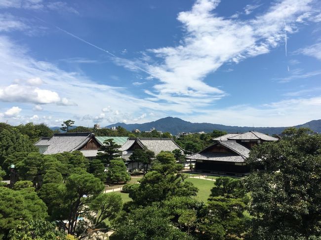 2018年夏のライブ遠征パート2。<br />二度目の夏休みを1日消化しての、2泊3日奈良&京都のプチ旅行記です。<br /><br />目的が2日目夜のライブだったのは神戸旅と一緒ですが、<br />今回は神戸と違って移動も多く天気もイマイチ(暑い&雨)、交通事情もあってあまりあちこち行けてません。<br /><br />奈良も京都も2年前に、修学旅行以来ウン十年ぶりに訪れて以来2度目。<br />古都は見どころが多すぎて、とても2泊じゃ足りないですよね。。<br />ということで、また次回行く機会があれば今度こそちゃんと下調べ&勉強してから臨みたいです!(←早くも反省文)<br /><br />そんな初心者ばりの奈良&京都ちょこっとのぞき見体験記ですが、<br />よろしければお付き合いくださいませ^^♪<br /><br />こちらは、2日目午後~3日目までの京都滞在の話を書いています。<br /><br />【表紙写真】 二条城の天守台から望む風景