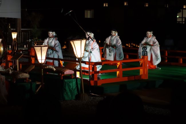 ９月２４日の中秋の名月に行われた大神神社の観月祭を観に行き、何十年ぶりかにお月見をした。特に珍しい行事でもないが、心が洗われる思いを経験した。同行者が俳句を作るので、その時に作った俳句を添付している。<br />タイトル写真は神楽「磯城ノ舞」の奉納。