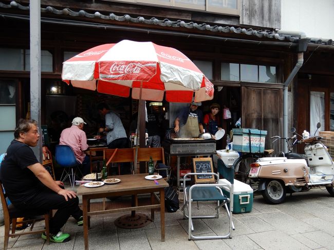 さて、このシリーズ後半です。<br /> 徳島と大洲を巡ります。<br /> 旅行中、妻と娘から、徳島に行くのなら、眉山ロープーウエイで、ゲームキャラクターの七瀬なんらたのポスターを貰ってこいと。さらに、ロープーウエイの往復の案内放送を録音するようにとの指令が下りました。<br /> 妻への返答は、「はい」か「イエス」の二者択一しかありません。<br /> はたして、うまくゲットできたのでしょうか。<br /> さらに、旅は続きます。<br /> 徳島で1泊の後、特急列車3本を乗り継ぎ、4時間40分かけて大洲へ<br /> 伊予の小京都と称される大洲の町を巡ります。<br /> 駅近くで、良いレストランみつけました。<br /> 詳しくは本文で<br /><br /> このシリーズは、次の2部構成でお送りします。<br />トロッコ列車 2時間×2本連続乗車(宇和島~窪川~高知)<br /> https://4travel.jp/travelogue/11407519<br />《緊急指令》徳島で七瀬陸を探せ(徳島・伊予大洲)<br /> https://4travel.jp/travelogue/11407524<br />