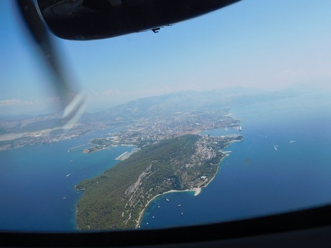 スロヴェニアのユリアンアルプスとクロアチアのアドリア海沿岸の街を巡る旅<br />8/7~8/8 ターキッシュエアラインズで出発 <br /> https://4travel.jp/travelogue/11388435<br />8/8 スロヴェニアのヴェリカ・プラニアでハイキング <br /> https://4travel.jp/travelogue/11389822<br /> カムニクとクラーニの街歩き(ほぼ歩くだけ)<br /> https://4travel.jp/travelogue/11391591<br /> ブレッド湖 <br /> https://4travel.jp/travelogue/11394347<br /> リュブリャーナ泊<br /> https://4travel.jp/travelogue/11396951<br />8/9 リュブリャーナ散策<br /> https://4travel.jp/travelogue/11397403<br /> バスで国境を越えてクロアチアへ<br /> ポレチュ散策<br /> 前編:https://4travel.jp/travelogue/11399542<br /> 後編:https://4travel.jp/travelogue/11399859<br /> ロヴィニィ散策<br /> https://4travel.jp/travelogue/11403726<br /> プーラ泊<br />8/10 プーラ散策<br /> https://4travel.jp/travelogue/11404668<br /> クロアチア航空でスプリットへ<br /> トロギール<br /> https://4travel.jp/travelogue/11407635<br /> スプリット散策<br /> https://4travel.jp/travelogue/11408457<br /> バスでドブロヴニクへ移動<br /> https://4travel.jp/travelogue/11410820<br /> ドブロヴニク泊<br />8/11 ドブロヴニク散策(昼過ぎまで)<br /> 前編:https://4travel.jp/travelogue/11411581<br /> 中編:https://4travel.jp/travelogue/11412635<br /> 後編:https://4travel.jp/travelogue/11413014<br /> 午後の飛行機で帰国の途へ<br /> https://4travel.jp/travelogue/11414136<br />8/12 帰国<br />