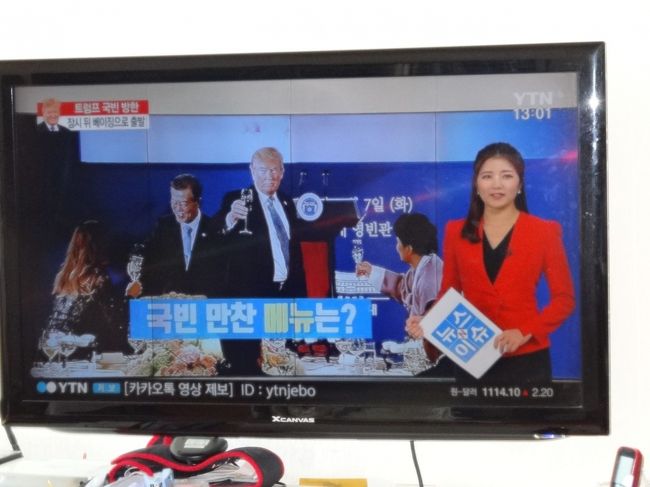釜山の友達の家で<br />彼女の手料理<br />韓国での一般的な家庭料理かな<br /><br />テレビではトランプ大統領の韓国訪問のニュースを<br />放映中です
