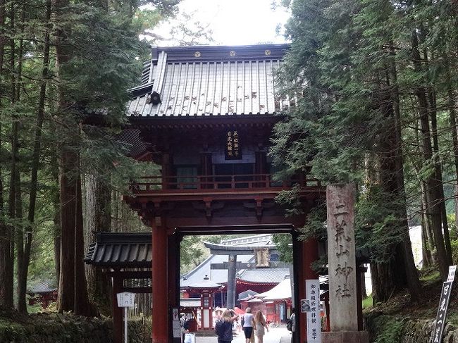 折角なのでもう一か所というので日光二荒山神社に行ってみました<br /><br />パワースポットらしい<br /><br />良縁、幸運、開運といいことずくめらしい<br />