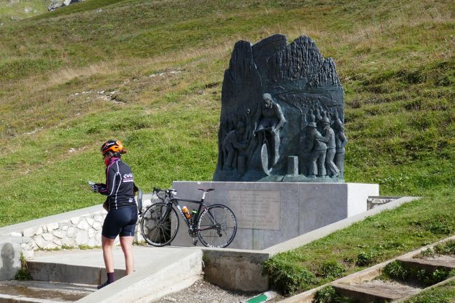 2018年　チロル・ドロミテ（ドイツ・オーストリア・イタリア）ハイキングの旅 １3ー 自転車の聖地！ポルドイ峠経由ラ・ヴィッラに移動