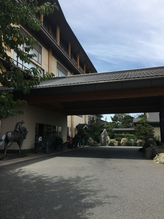 プールに連れて行ってあげたいな。<br />でも近場じゃいやだな。<br />少し足を延ばして木更津へ。<br />すっごく久しぶりの<br />『龍宮城スパホテル三日月』<br /><br />う~ん・・・<br />あとで口コミに載せますね~