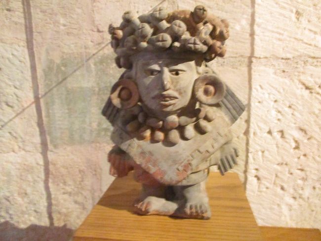 2018年(長期旅行?)第三弾はメキシコ周遊です。<br /><br />成田からメキシコシティを経由しオアハカへ直行し、オアハカとその周辺ををじっくり観光しました。<br />その後、トレオンへ飛行機移動。ディスカバリーチャンネルで見て興味のあったクアトロ・シエネガスの白砂漠などを見学しました。<br />バスでチワワに移動したあとは、友人(tanupamさん)と合流してチワワ太平洋鉄道に乗車。直前の豪雨の影響でチワワ太平洋鉄道は一部区間の運行になっていて、目的にしていた全線乗車はできず、旅程の変更なども余儀なくされました。<br />最後は、カリフォルニア半島のラ・パスとカボ・サン・ルーカスでスキューバダイビングを楽しんで、帰国しました。<br /><br />やっぱりメキシコは良かったなぁ。また、近いうちに行きたいなぁ。<br />ただしMEX~NRTの14時間越えのフライトはなかなかきついかったです。<br /><br />もちろん、メキシコを訪問するのは初めてではなく、訪問国(地域)を増やすためには未踏のキューバなど入れるべきだったのでしょうが・・・。 なので、新規訪国は0でした。